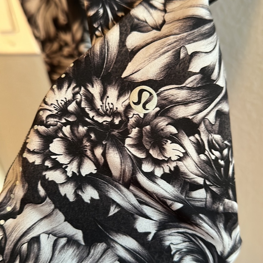 Lululemon Fast & Free Crop II *Nulux 19" - Picture 5 of 11